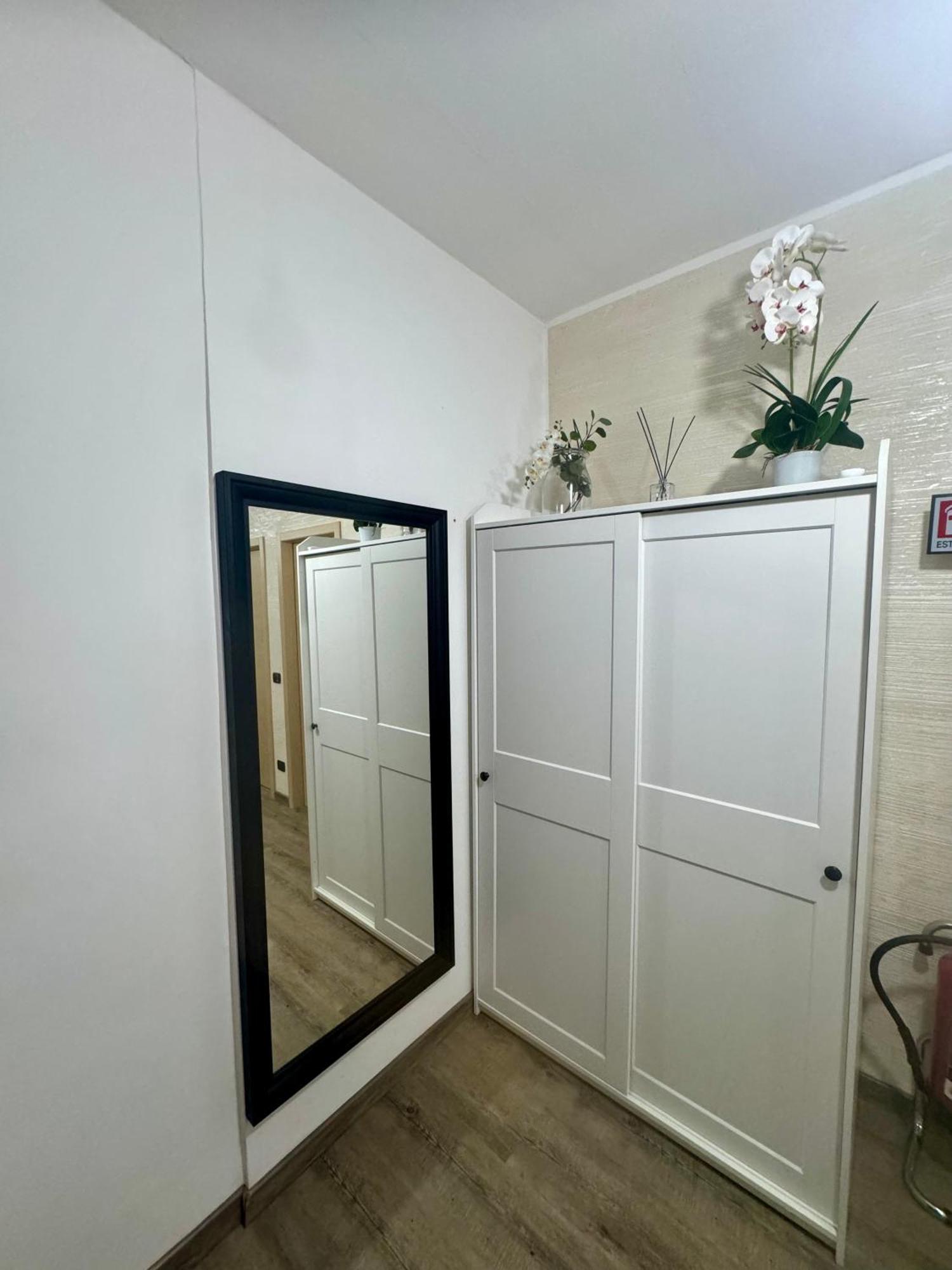 Casa Alessio - Elegante Appartamento Nel Cuore Di Cesano Maderno Exterior foto